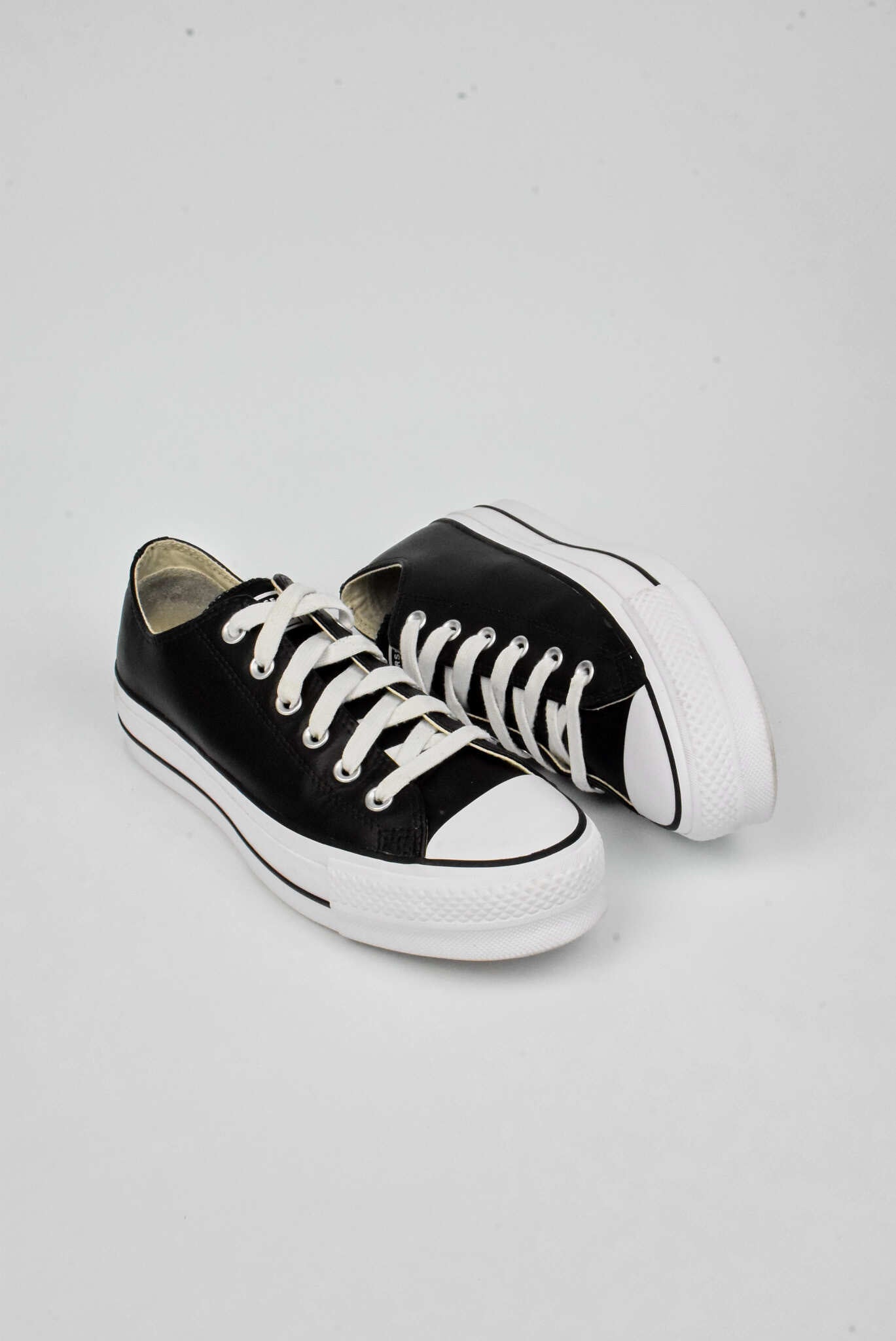 Converse Chuck Taylor Low Black Leather