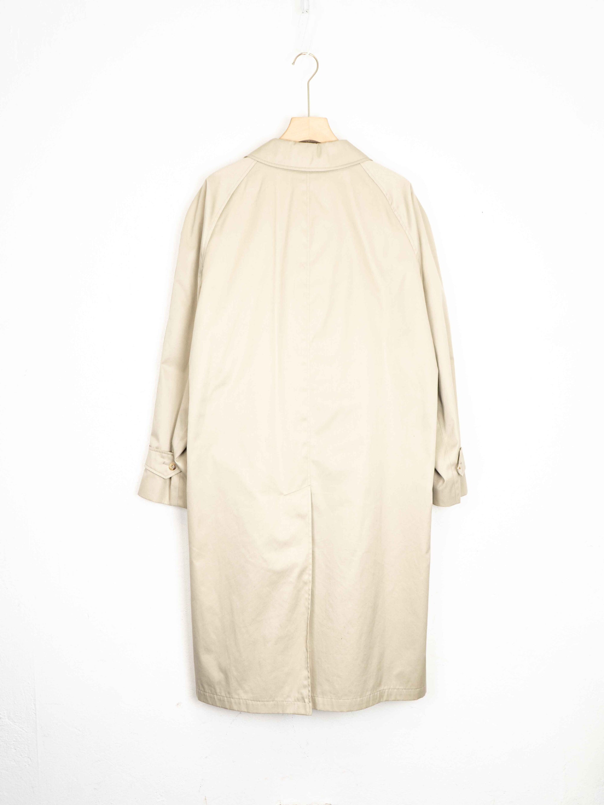 Бежевий дощовик на змійці