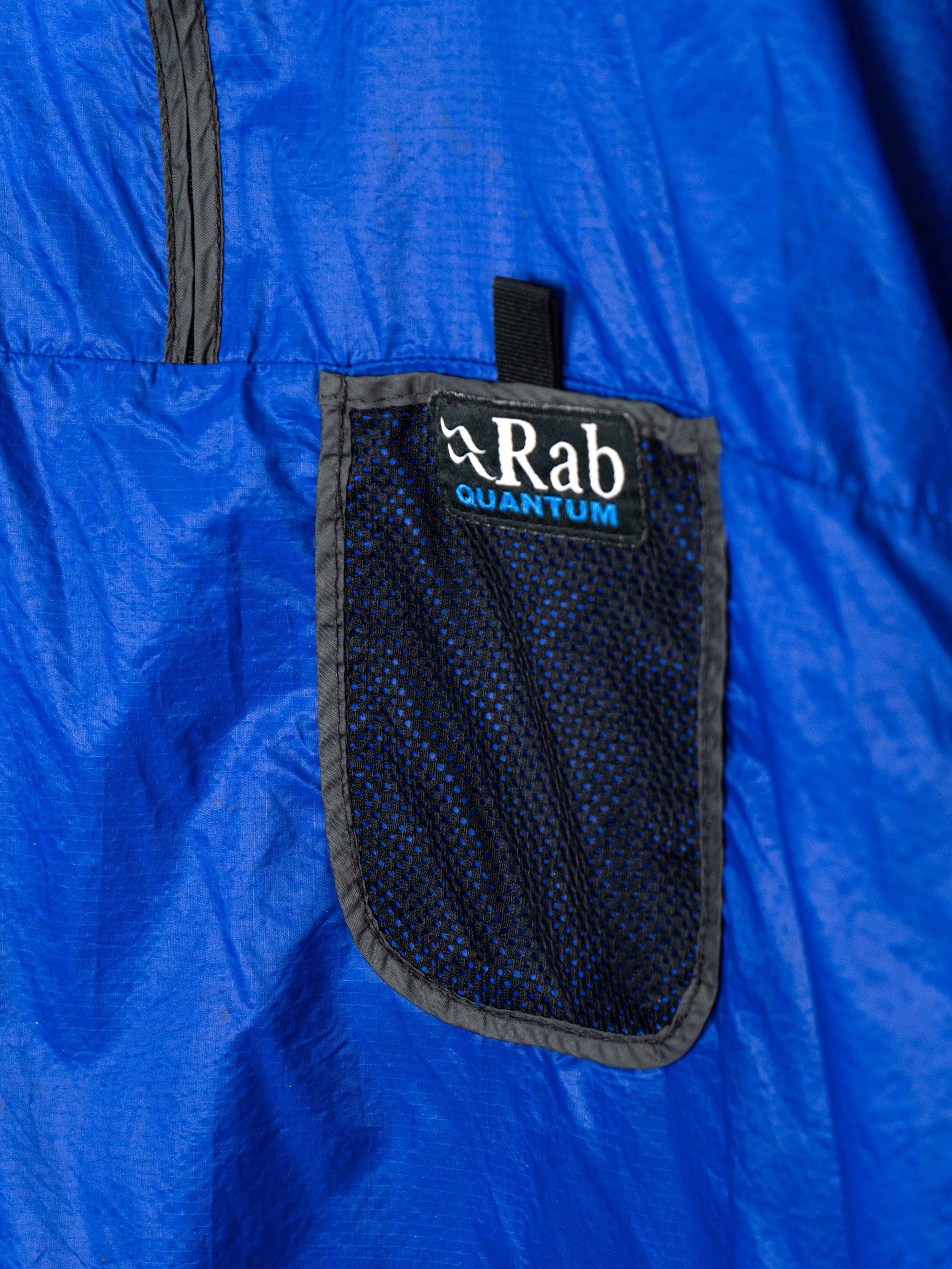 Блакитна вітровка Rab Quantum