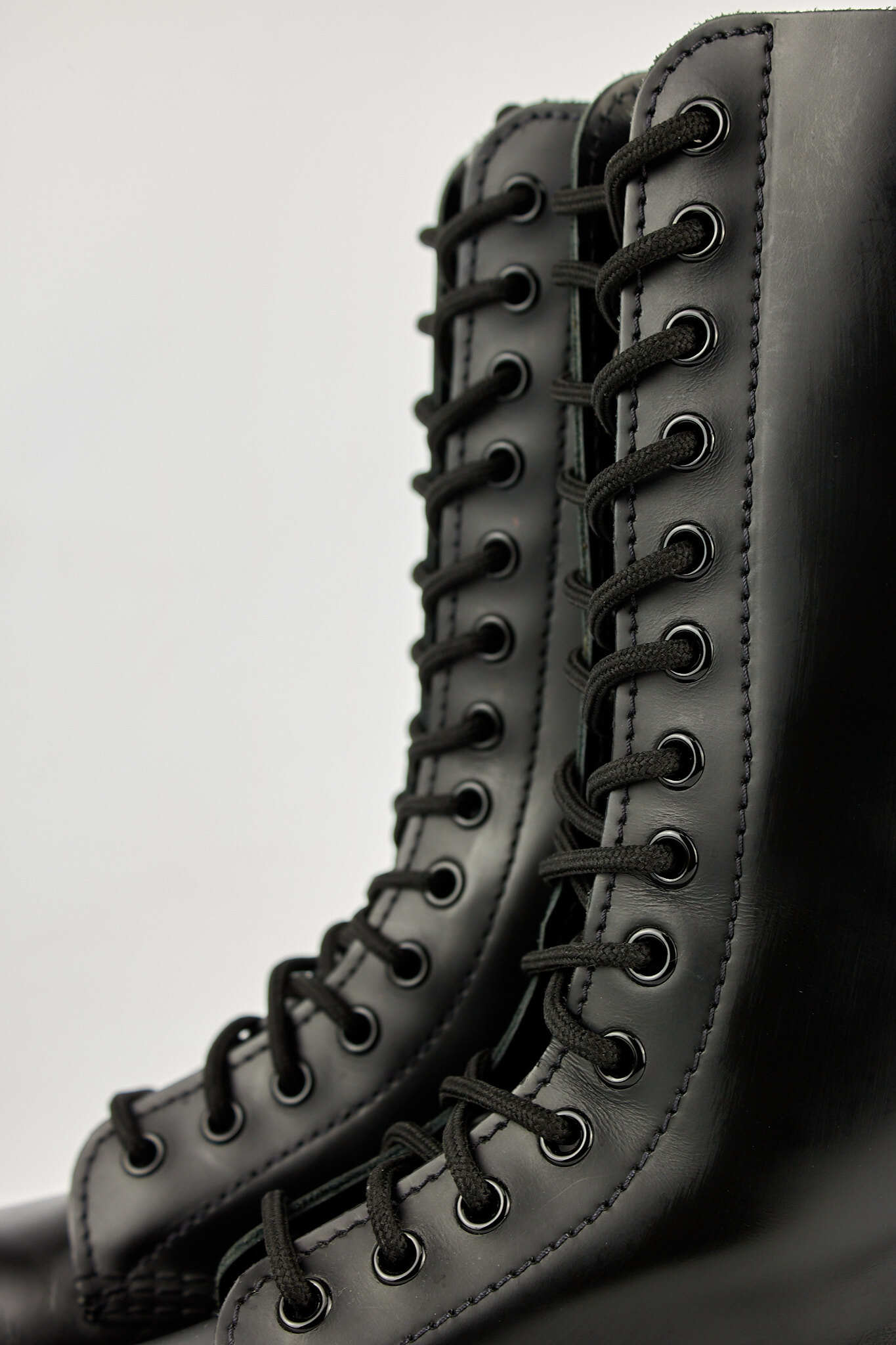 Dr. Martens 1914 Smooth Leather 14 Eyelets Black