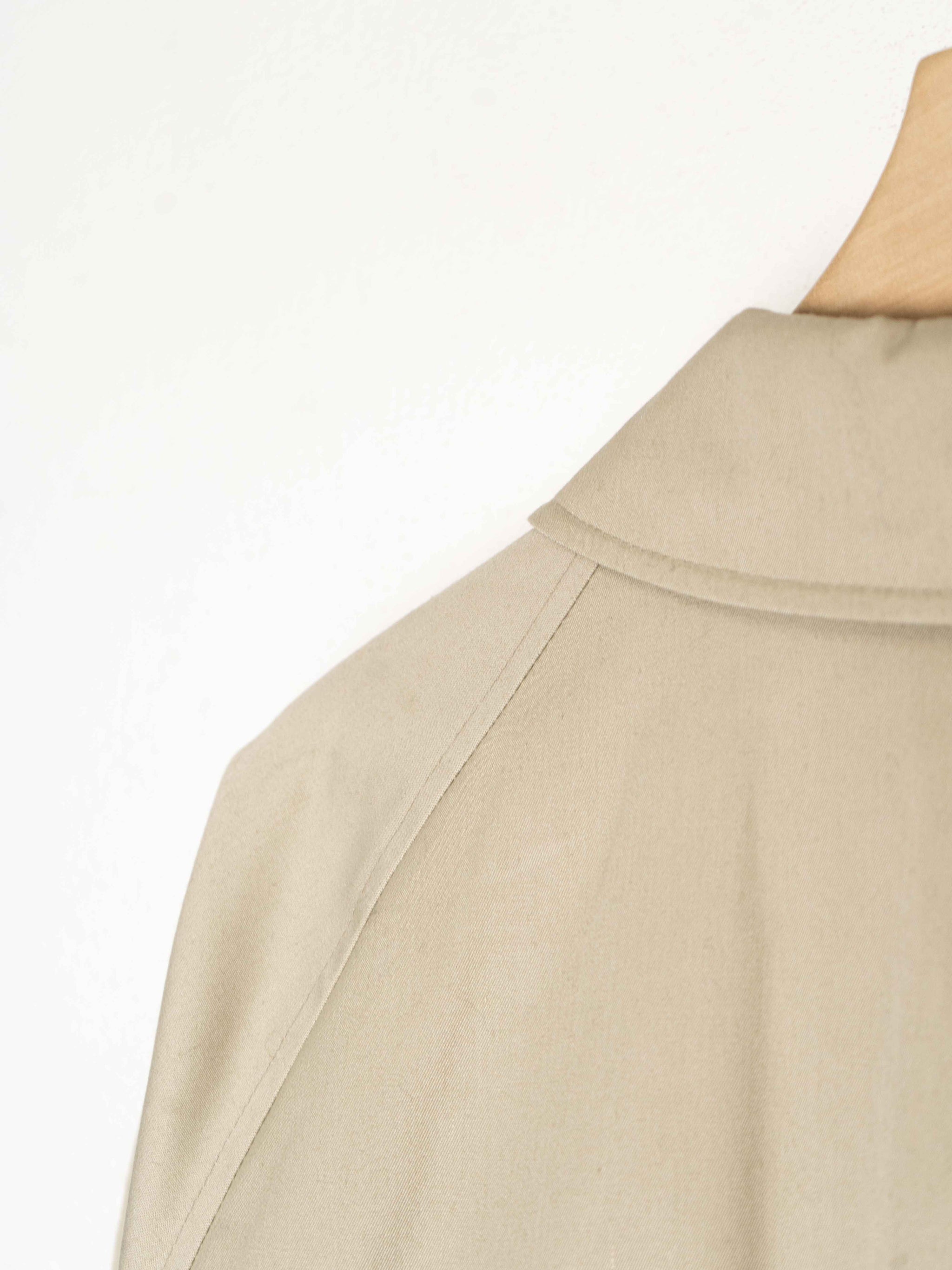 Бежевий дощовик на змійці