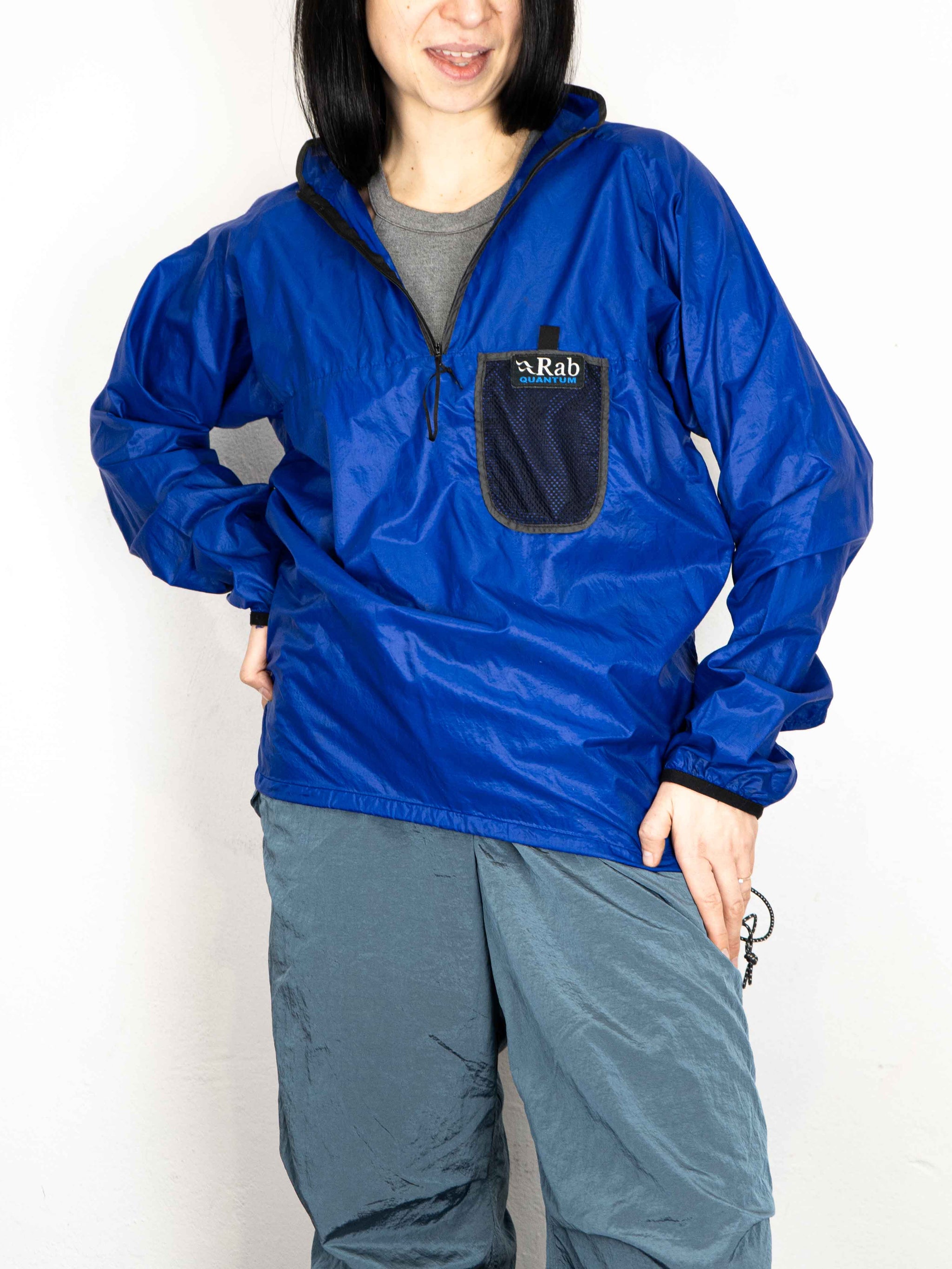 Блакитна вітровка Rab Quantum