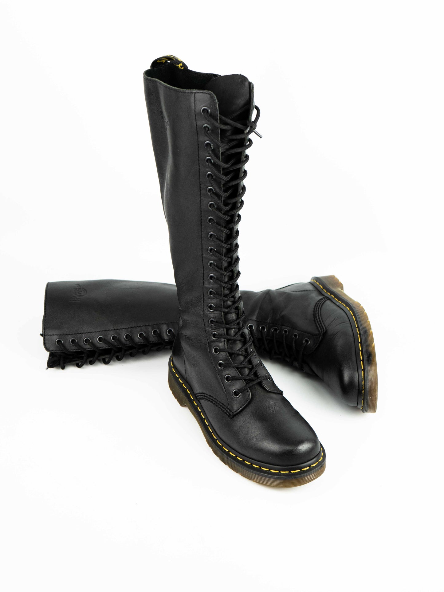 Dr. Martens 10142 20-Eyelet Black