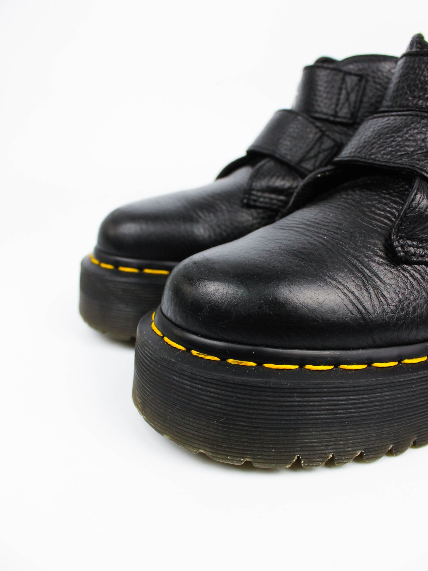 Dr. Martens Devon Heart