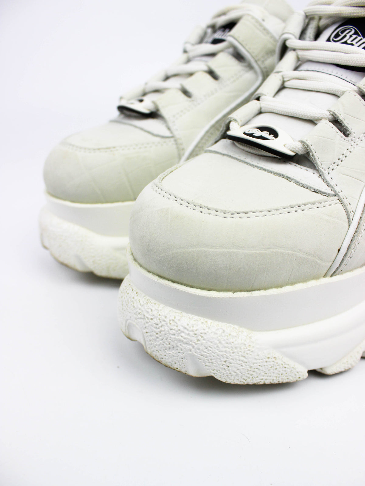 Buffalo Classic White Embossed Leather
