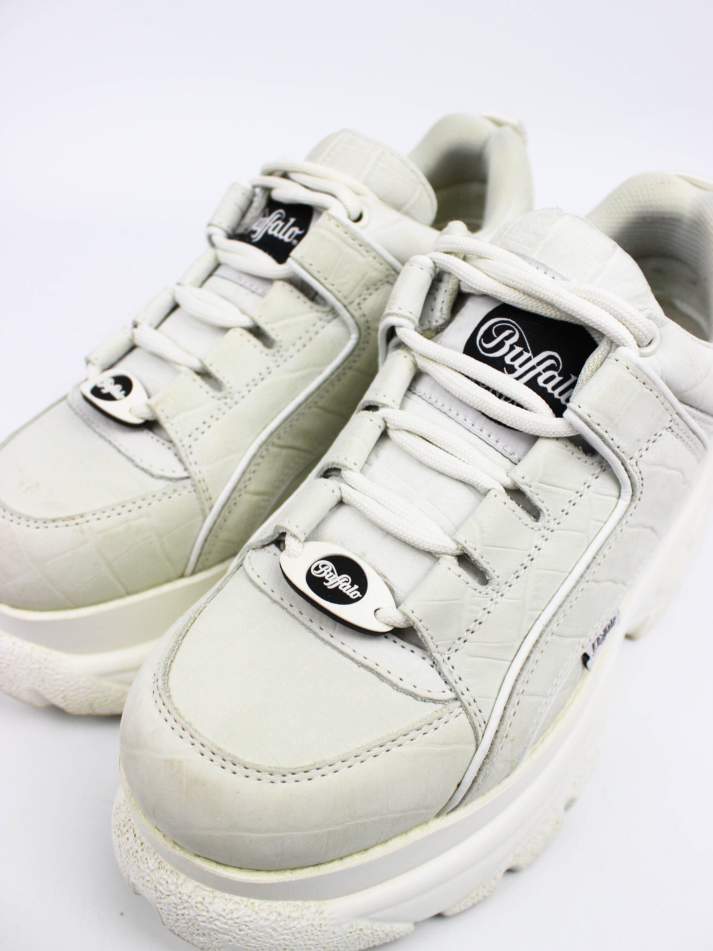 Buffalo Classic White Embossed Leather