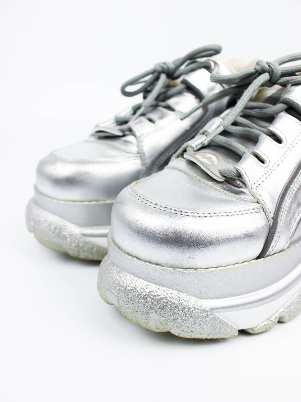 Buffalo Silver Metallic Leather Sneakers