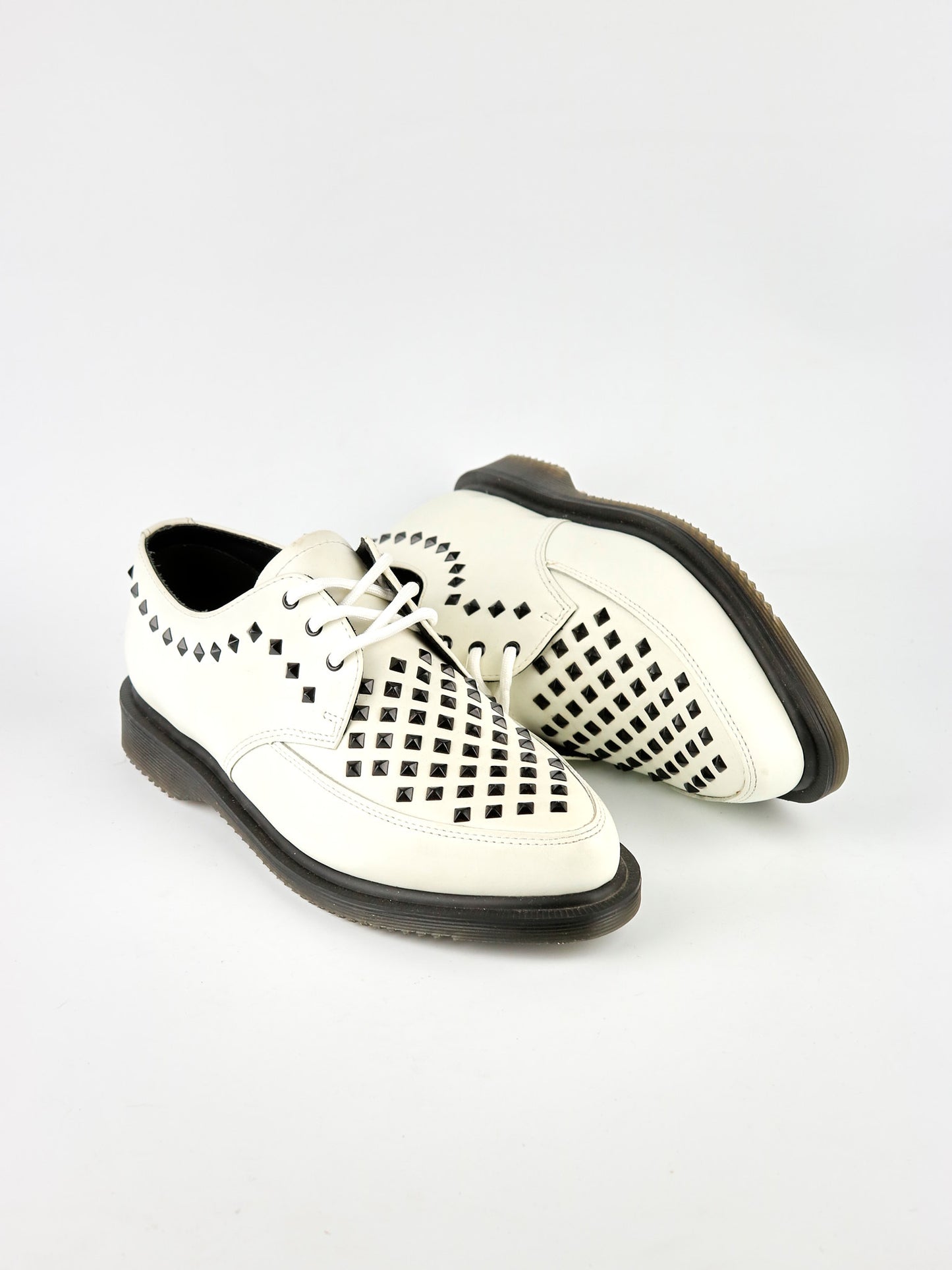 Dr. Martens Willis Stud White