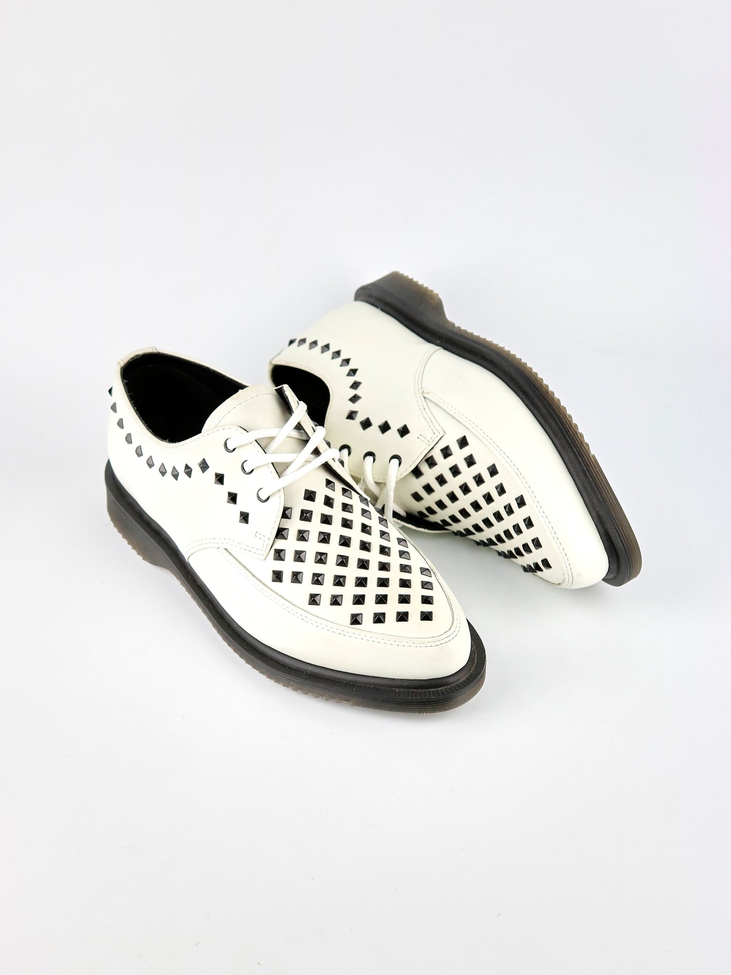 Dr. Martens Willis Stud White