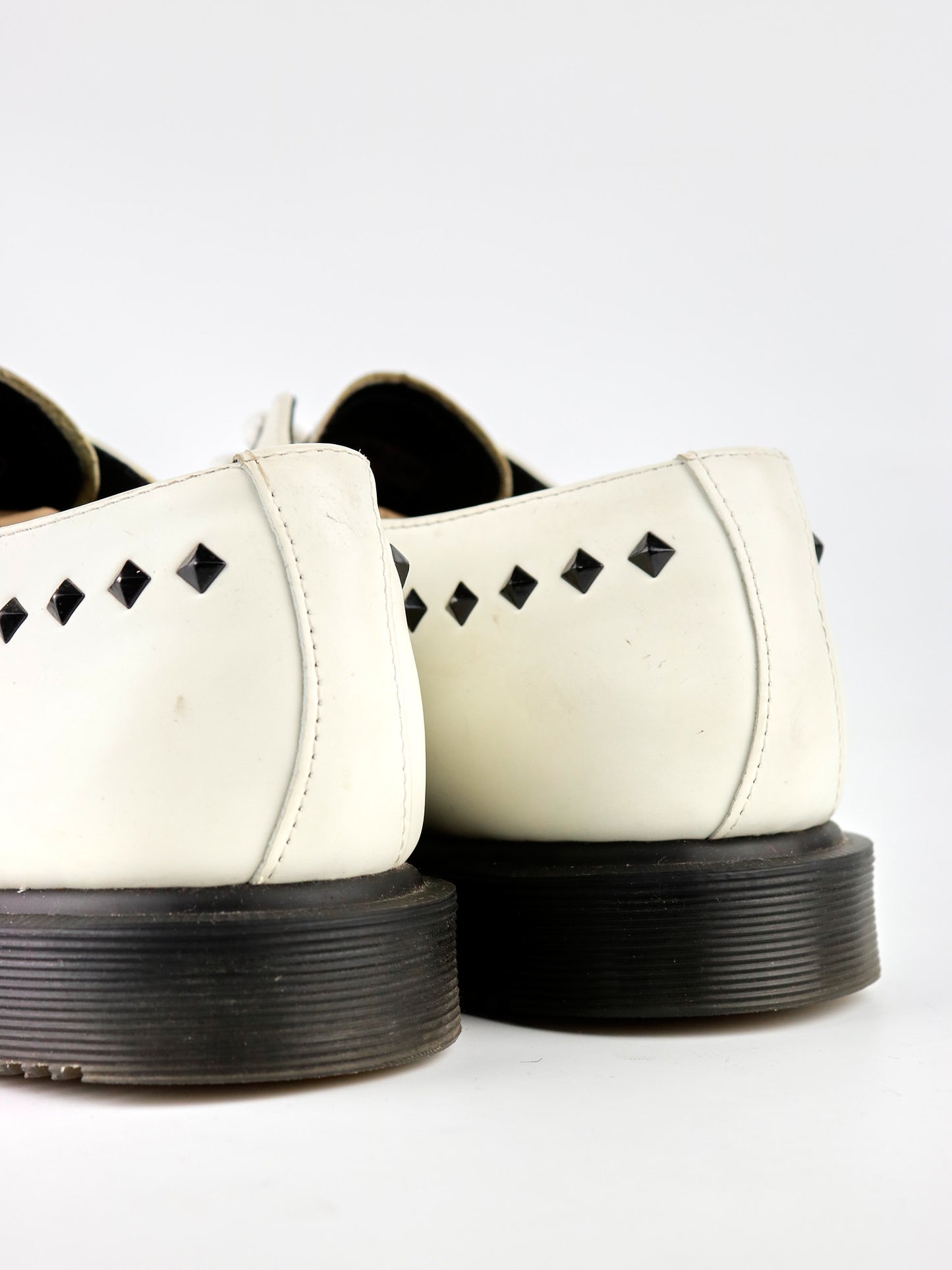 Dr. Martens Willis Stud White