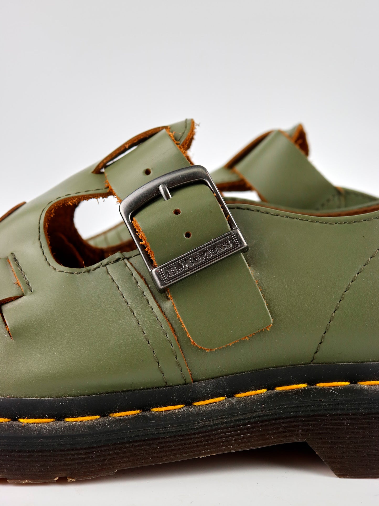 Dr. Martens Mica Archive Olive