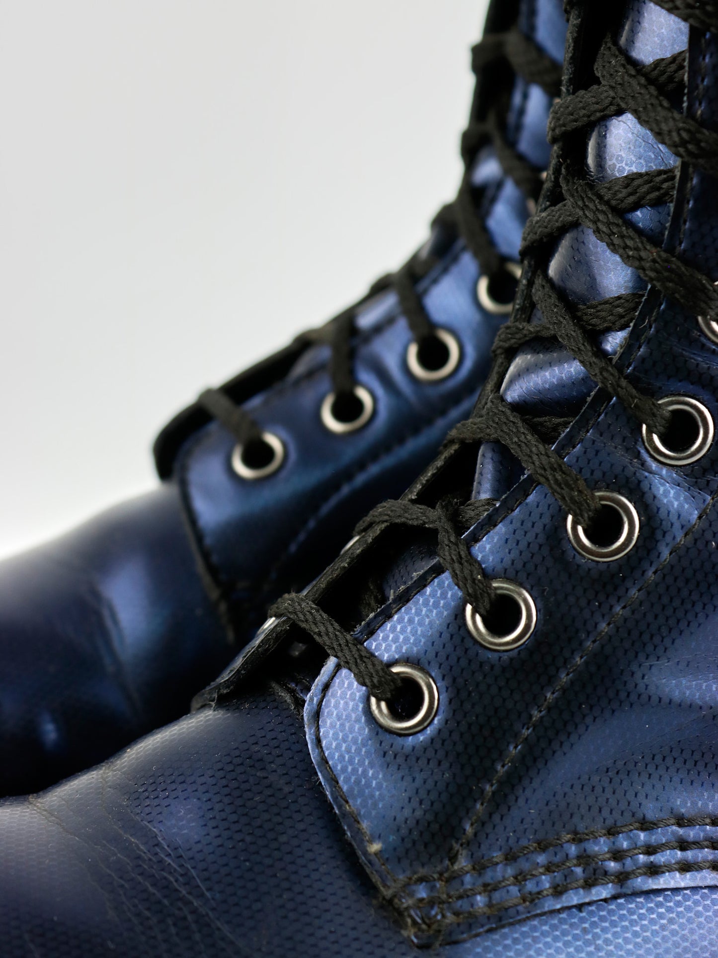 Dr. Martens 1460W Traced Metallic Honeycomb Blue