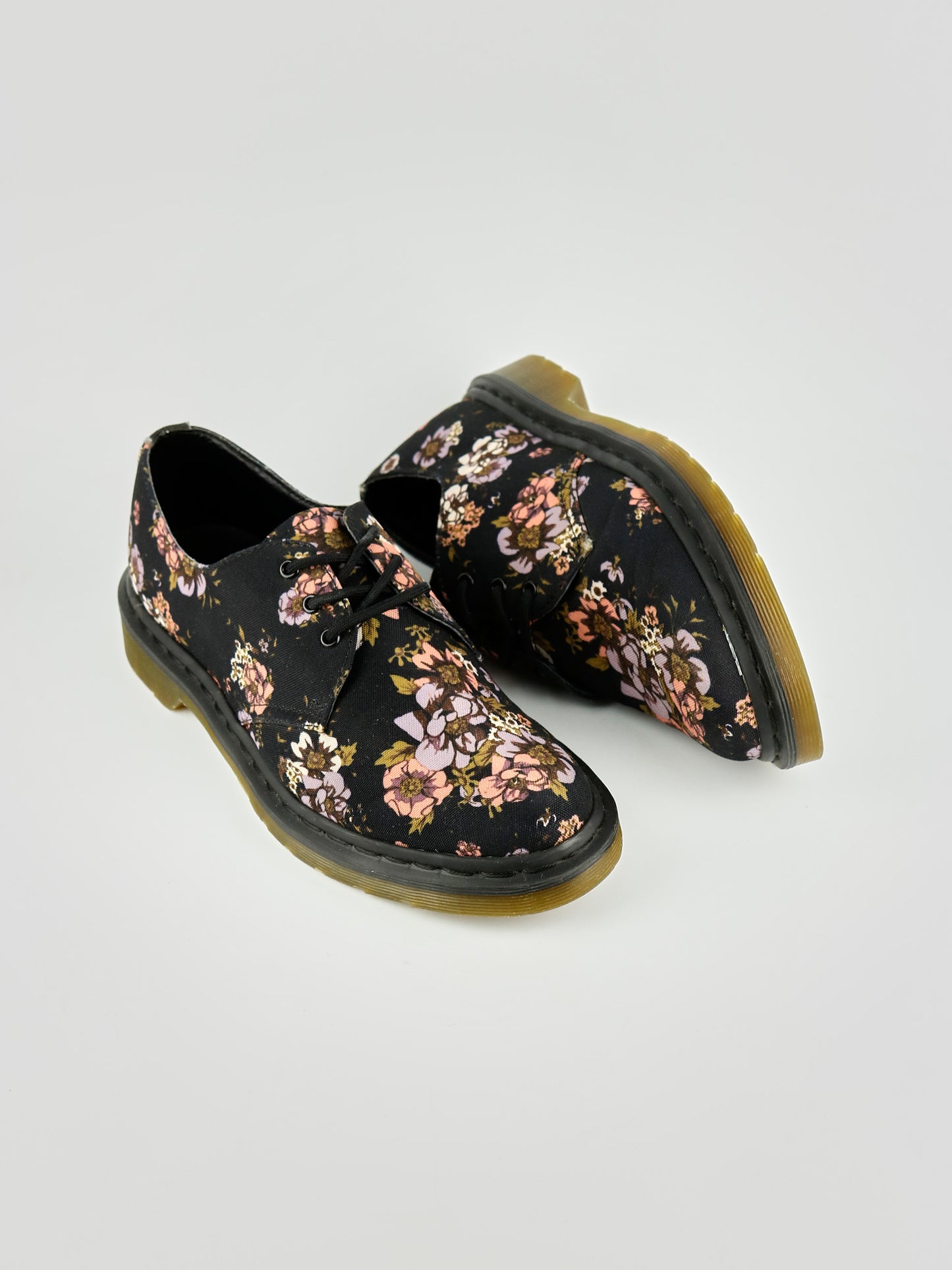 Dr. Martens Core Lester Black Wild Rose 3 Eye