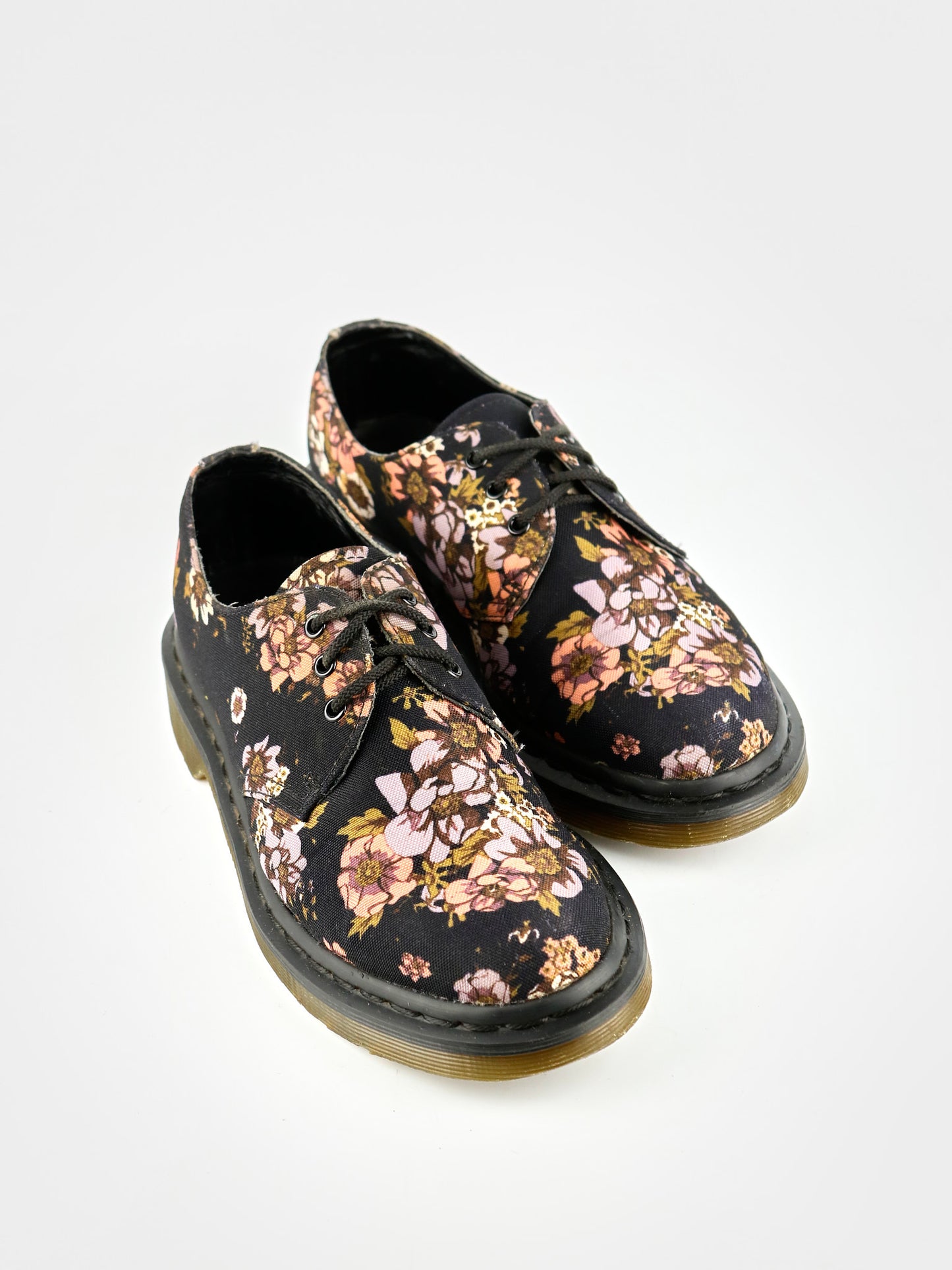 Dr. Martens Core Lester Black Wild Rose 3 Eye