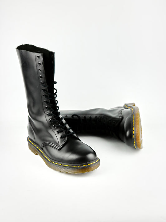 Dr. Martens 1B60 Smooth Black 14 Eyelets