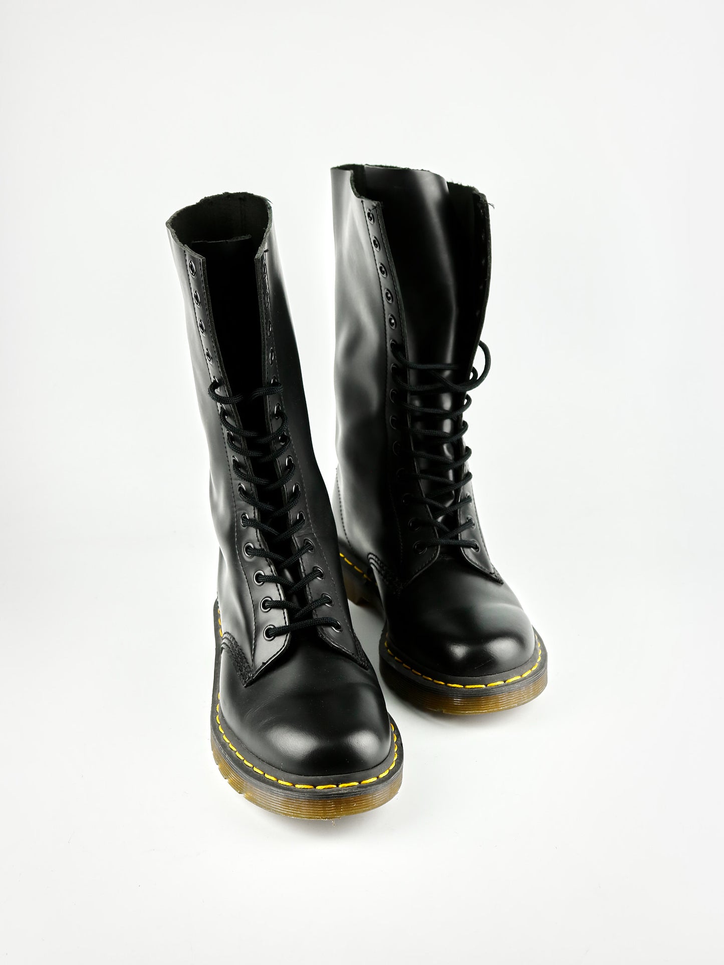 Dr. Martens 1B60 Smooth Black 14 Eyelets