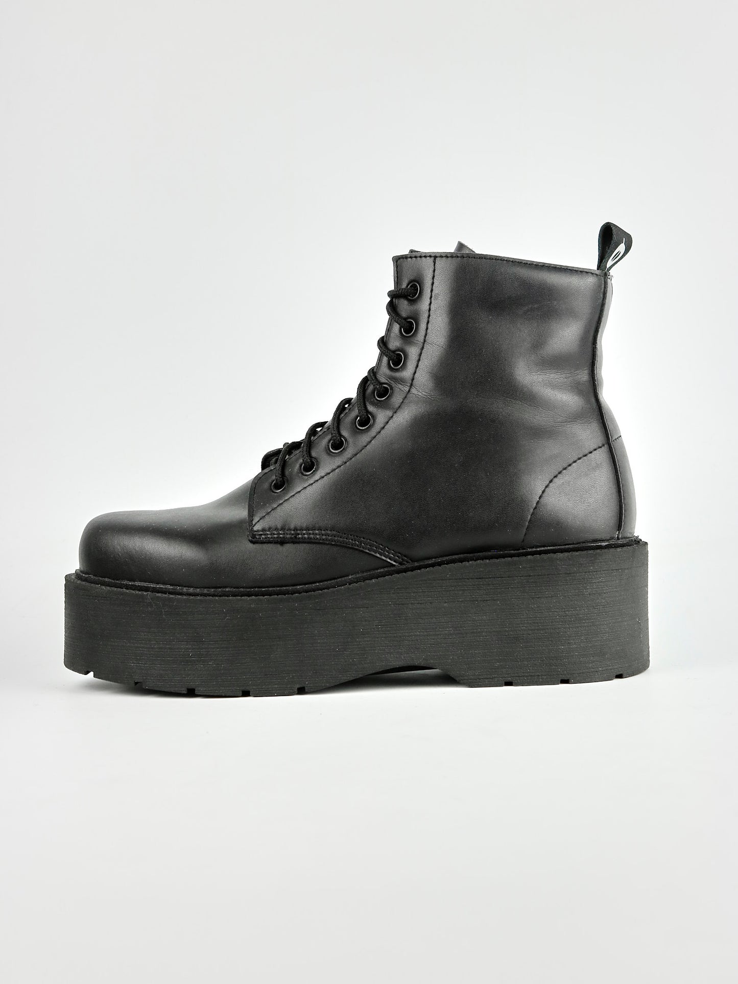 Altercore Adara Vegan Black